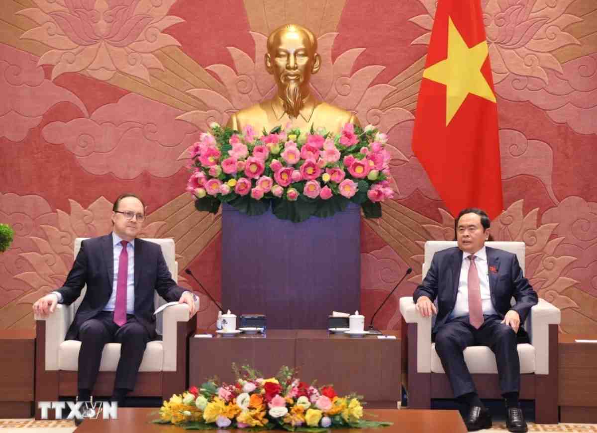 Chủ tịch Quốc hội Trần Thanh Mẫn tiếp Đại sứ đặc mệnh toàn quyền Liên bang Nga tại Việt Nam Gennady Bezdetko. Ảnh: TTXVN