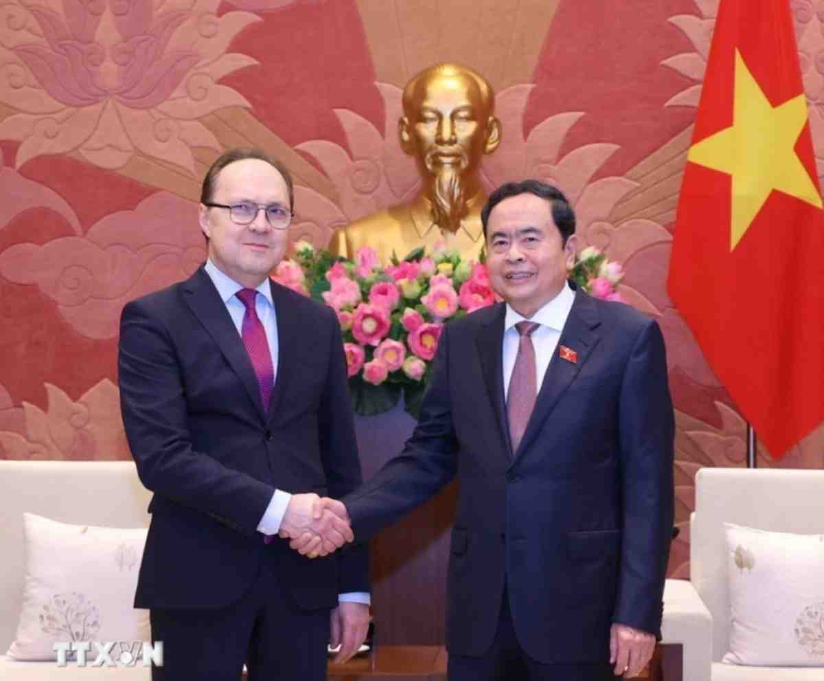 National Assembly Chairman Trần Thanh Mẫn receives Ambassador of the Russian Federation to Vietnam Gennady Bezdetko. Photo: TTXVN