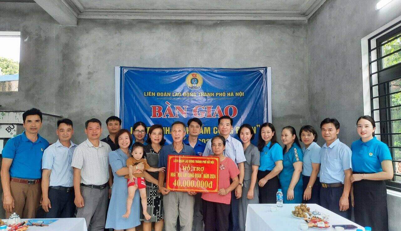 Gia đình chị Phạm Thị Lành - đoàn viên Công đoàn có mức lương thấp được nhận hỗ trợ xây Mái ấm Công đoàn. Ảnh: CĐCS