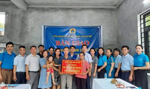 Gia đình chị Phạm Thị Lành - đoàn viên Công đoàn có mức lương thấp được nhận hỗ trợ xây Mái ấm Công đoàn. Ảnh: CĐCS