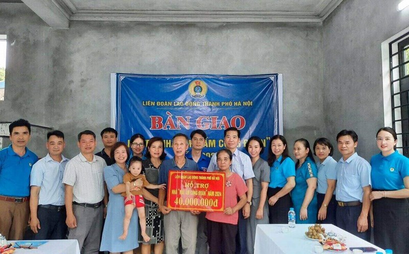 Gia đình chị Phạm Thị Lành - đoàn viên Công đoàn có mức lương thấp được nhận hỗ trợ xây Mái ấm Công đoàn. Ảnh: CĐCS