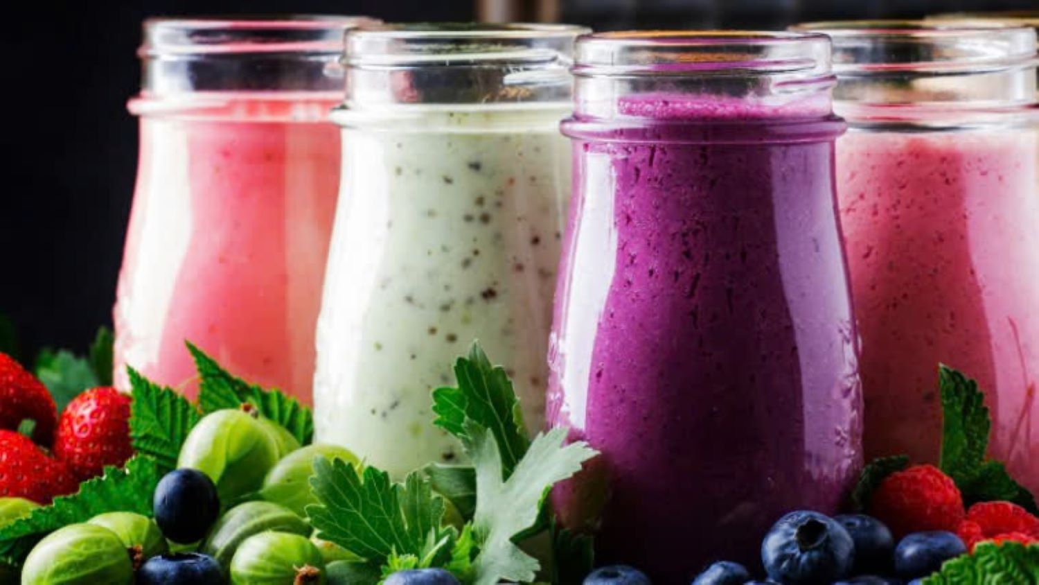 Drink pure plant-based smoothies to lose weight. Source: Adobe Stock