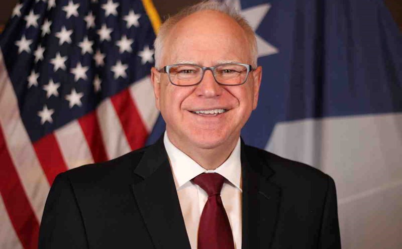 Thống đốc bang Minnesota Tim Walz được Phó Tổng thống Mỹ Kamala Harris lựa chọn là người đồng hành tranh cử. Ảnh: Xinhua