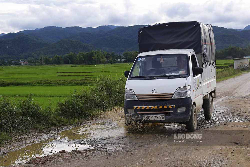 “Hiện nay các nhà thầu đang hoàn thiện các hạng mục cuối cùng trên cụ đầu mối, chỉ còn lại tuyến đường dân sinh dài gần 4km đã nằm trong kế hoạch sửa chữa, nâng cấp khi lập dự án đầu tư xây dựng hồ Huổi Trạng Tai đang điều chỉnh thiết kế và sẽ thi công trong tháng 8” - ông Nguyễn Hữu Hiệp cho biết thêm.