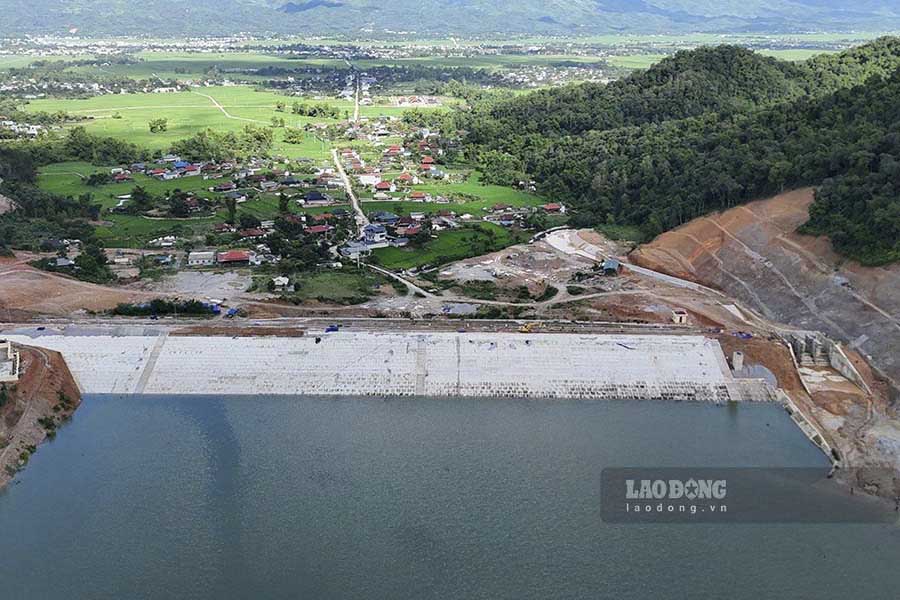 Upon completion and operation, the reservoir will serve the irrigation needs of 462 hectares of agricultural land, prevent flood damage, and protect approximately 400 households in Thanh Hưng and Thanh Chăn communes (Điện Biên District).