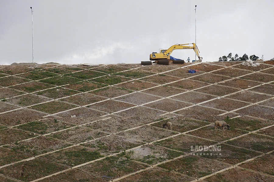 On July 6, speaking with Lao Động Newspaper reporters, Mr. Nguyễn Hữu Hiệp, Director of the project, said that as of now, the project has completed the entire system of main components, including the earth dam, water intake, flood discharge, and irrigation systems (water supply pipes and irrigation channels).