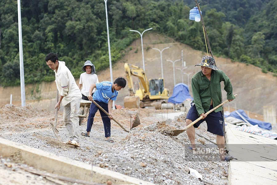 Currently, the project has basically completed the important components. Although it is currently the rainy season, dozens of workers and many machines are still working to complete the final components, with the goal of completing the project before December 30, 2024.