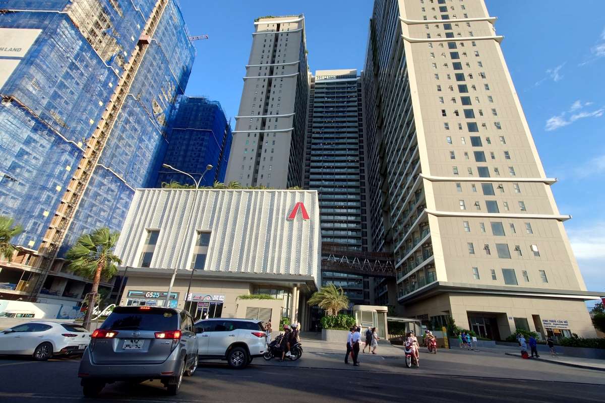 Tòa nhà The Sóng, nơi một homestay bị tố gắn camera mà không thông báo cho khách. Ảnh: Thành An