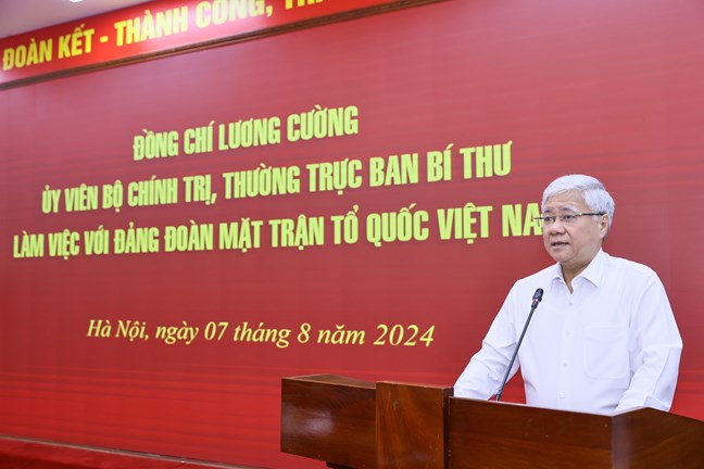 Chairman of the Central Committee of the VFF Đỗ Văn Chiến speaking at the session. Photo: Phạm Đông