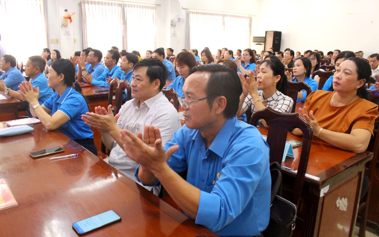 Professional trade union officials at the training conference on trade union work. Photo: Lâm Điền