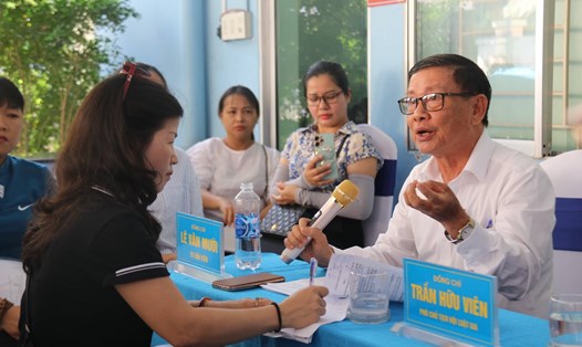 Gần 200 đoàn viên TP Nha Trang được tư vấn pháp luật và khám sức khỏe. Ảnh: Thanh Thúy