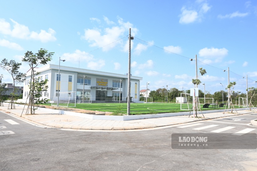 Multipurpose house and road in the Trade Union Facility Project in Tiền Giang, which has been completed. Photo: Thành Nhân