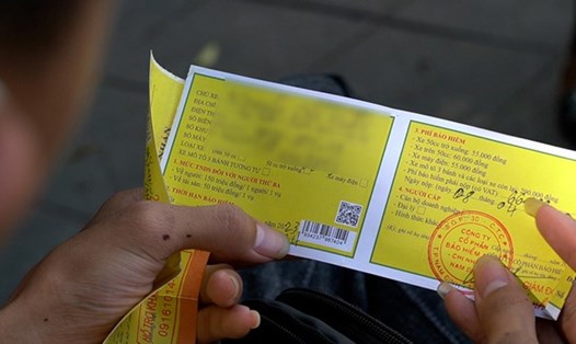 Bảo hiểm xe máy vẫn là loại bảo hiểm bắt buộc theo luật mới. Ảnh: Hải Danh