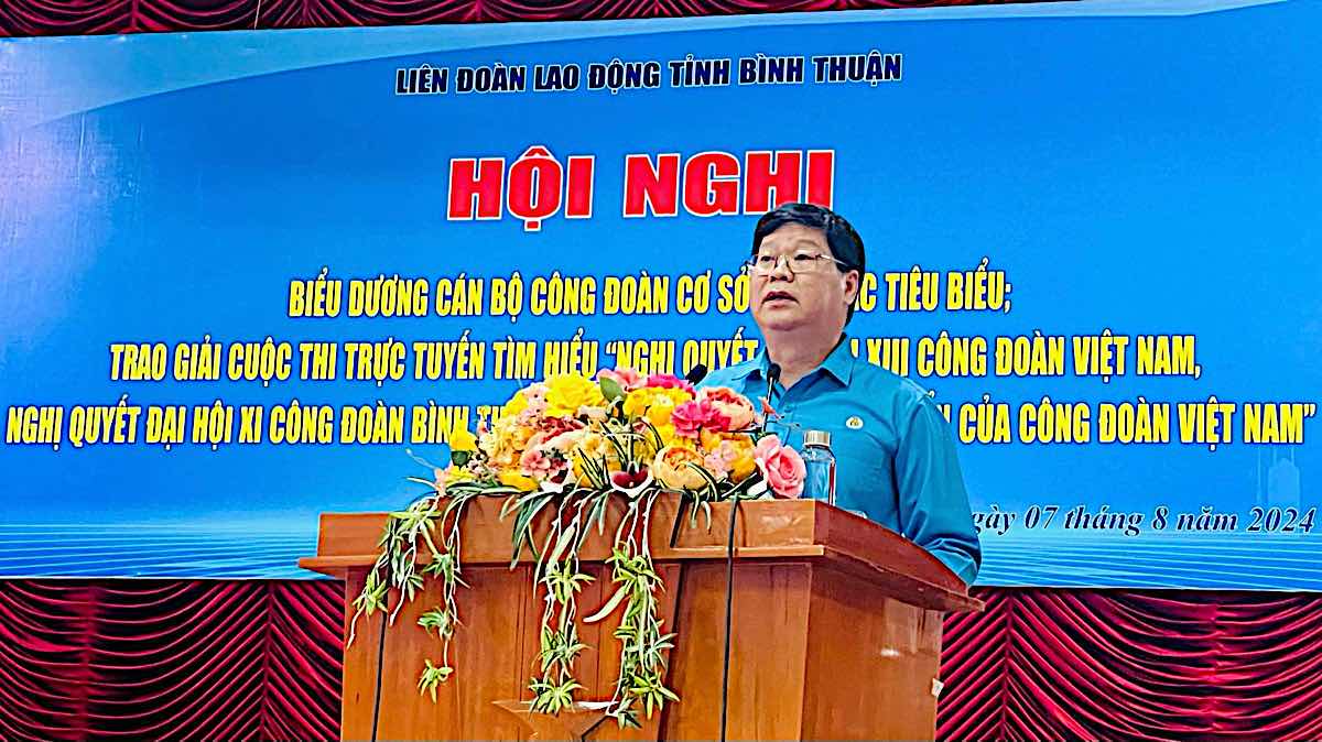 Mr. Đỗ Hữu Quy – Chairman of the Provincial Trade Union of Binh Thuan delivers the opening speech. Photo: Duy Tuấn