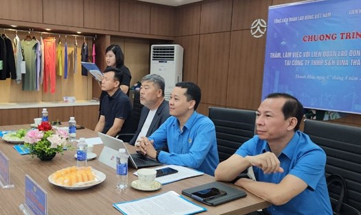 Ông Nguyễn Đức Thịnh - Ủy viên Đoàn Chủ tịch, Trưởng ban Đối ngoại Tổng LĐLĐ Việt Nam (thứ hai, phải sang) cùng lãnh đạo Liên hiệp Công đoàn Hàn Quốc tại buổi làm việc. Ảnh: X.H
