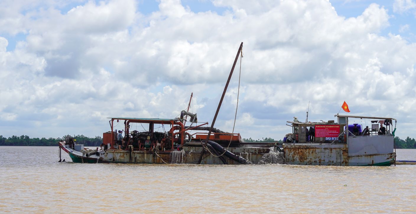 Trial mining ship at the MS03 sand mine. Photo: Phương Anh