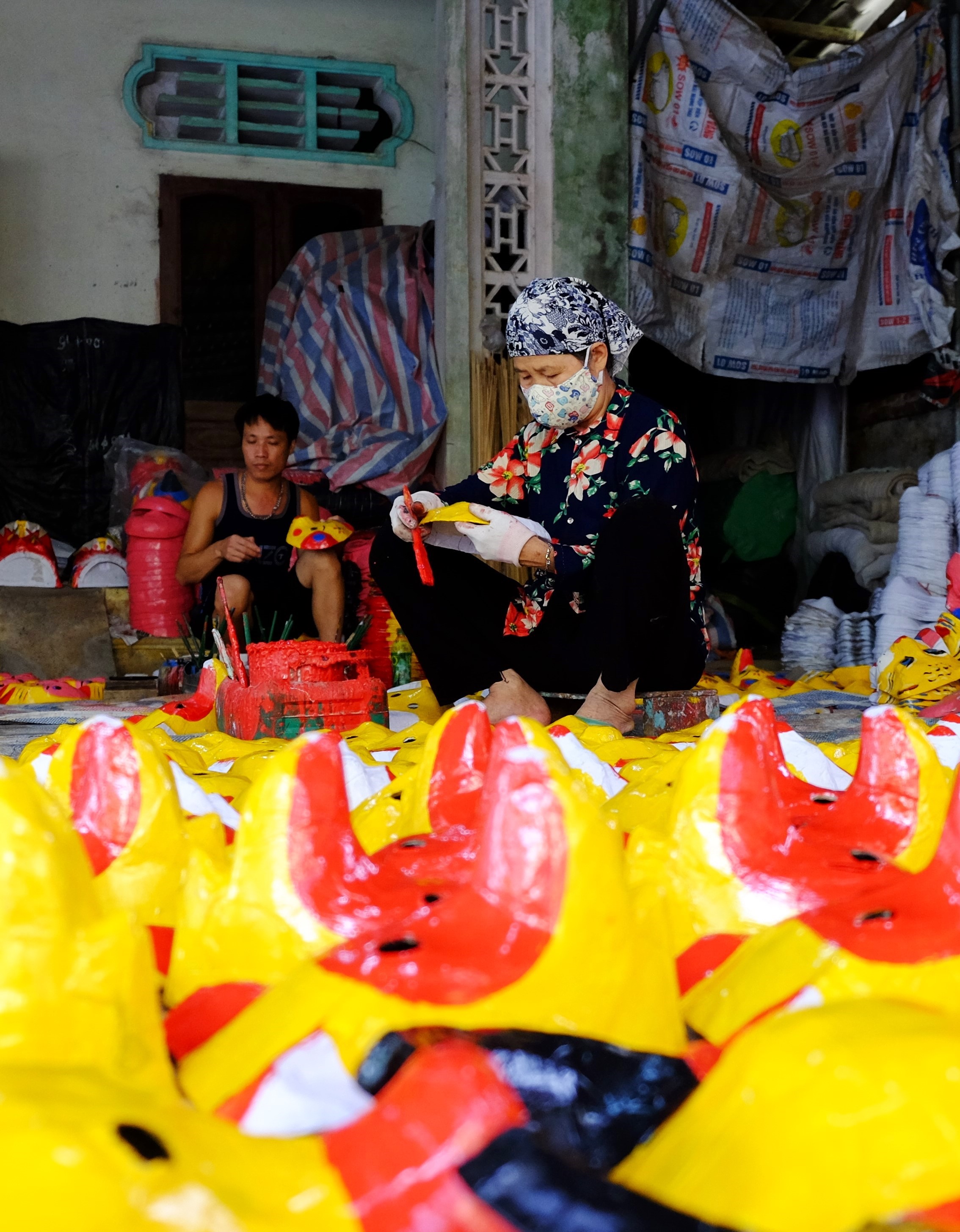 Although through many years of ups and downs, customer tastes have changed, paper mache masks as well as many other traditional crafts have also had to gradually change. Mr. Dong created 20 mask designs including the 12 zodiac animals and folk characters...