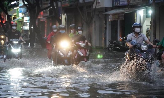 Mưa tập trung vào chiều tối ở Nam Bộ. Ảnh minh họa: Nguyên Chân