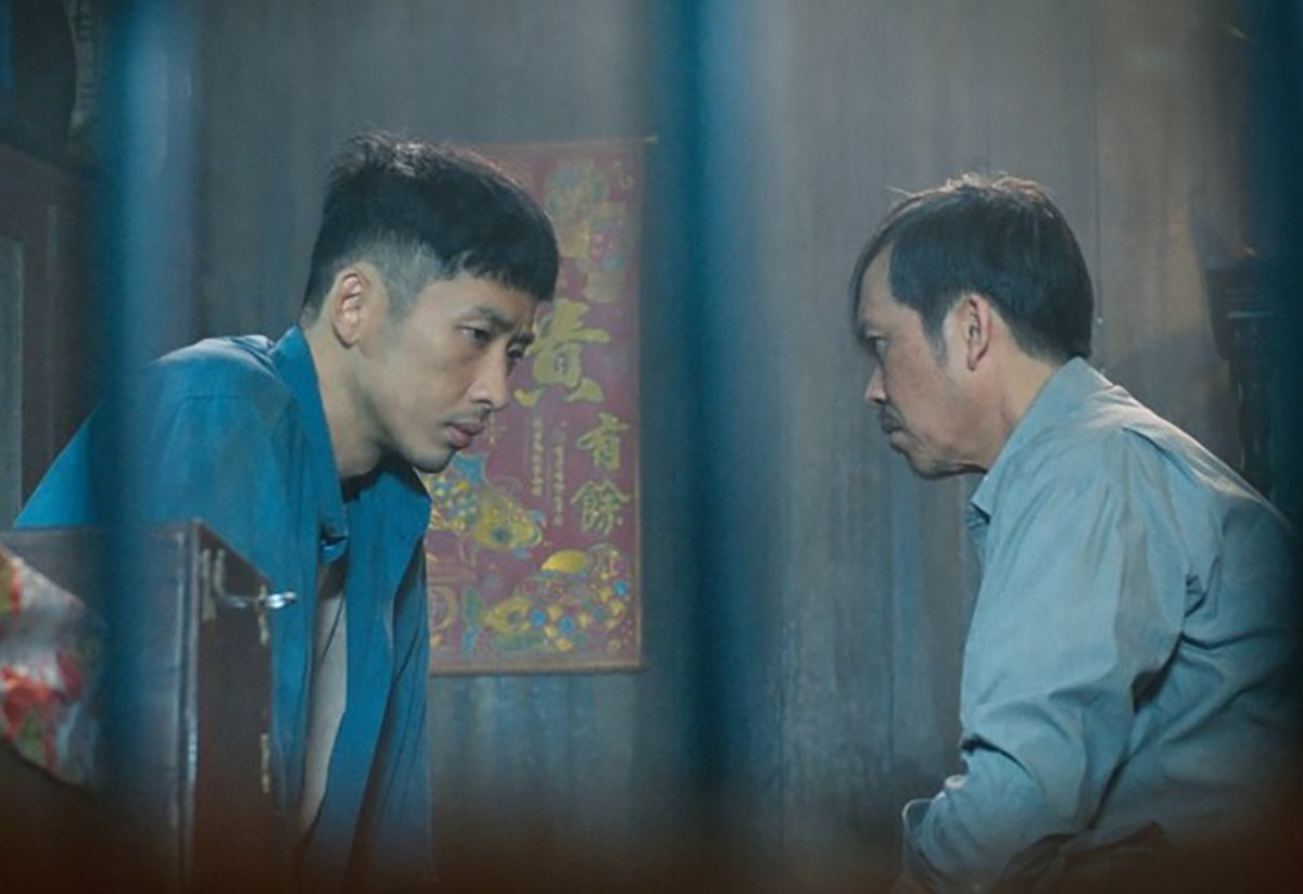 Hình ảnh của Tuấn Trần - Hoài Linh được công bố trước đó, nhưng bị nói gợi nhớ phim Bố già của Trấn Thành.