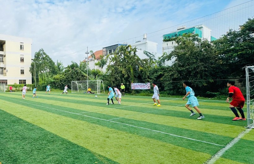 Athletes participating in the mini football tournament. Photo: Lưu Đức