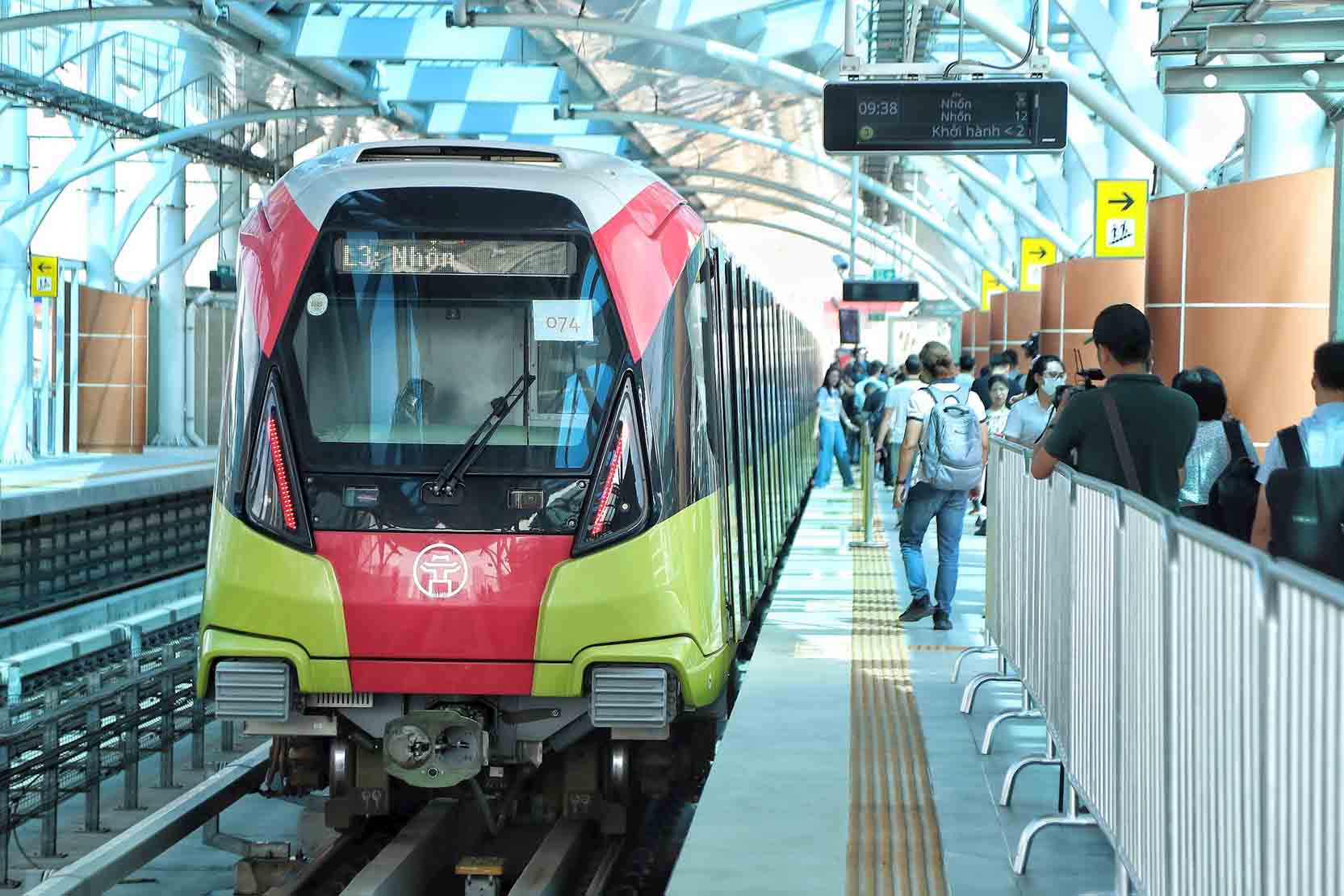 Tàu metro Nhổn - ga Hà Nội chính thức chở khách.