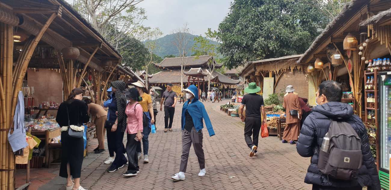 Tourists visit Yên Tử, Uông Bí, Quảng Ninh province. Photo: Nguyễn Hùng