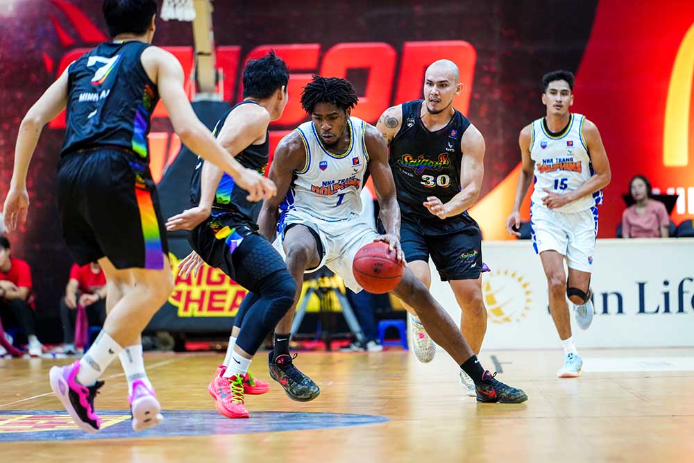 Nha Trang Dolphins played confidently against Saigon Heat. Photo: An Khanh