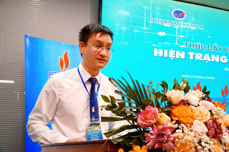 TS Phạm Anh Tuấn - Phó Viện trưởng Viện kinh tế Việt Nam phát biểu tại hội thảo. Ảnh: Hải Danh