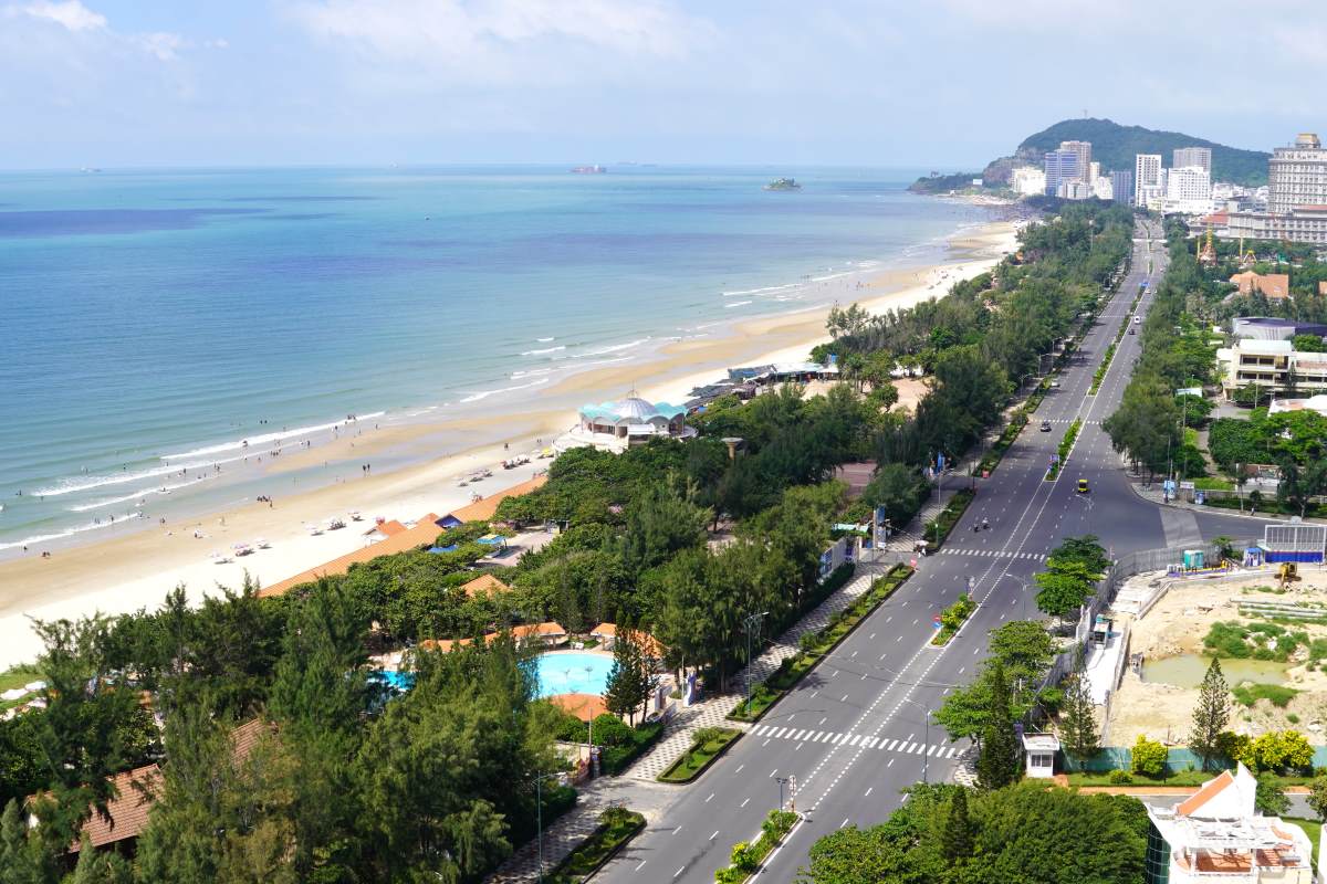 According to the plan, the local authorities will organize the groundbreaking ceremony for the Thùy Vân Street urban renewal project on August 29. This is a public investment project from the provincial budget, with two main components: upgrading the Thùy Vân Street infrastructure and building the Thùy Vân Park. The project is expected to be completed on April 30, 2025, to coincide with the 50th anniversary of National Reunification Day on April 30. Photo: Thành An