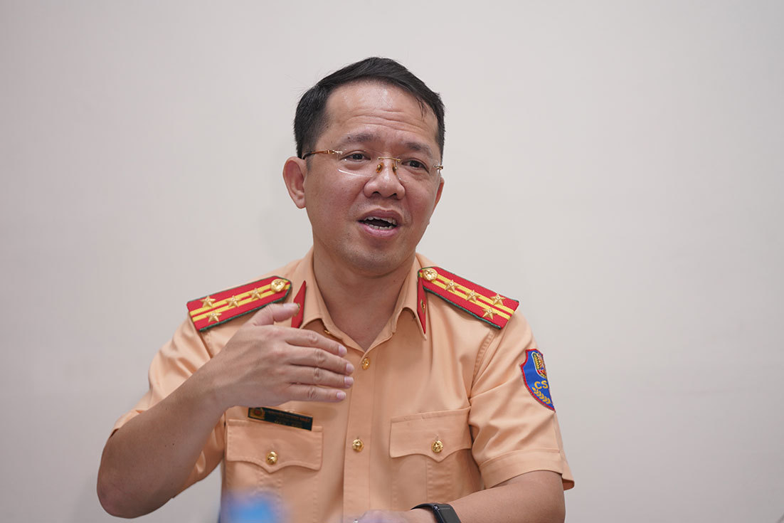 Đại tá Nguyễn Quang Nhật chia sẻ về lý do đề xuất giảm mức phạt với người vi phạm nồng độ cồn dưới 25 miligam/lít khí thở. Ảnh: Quang Việt