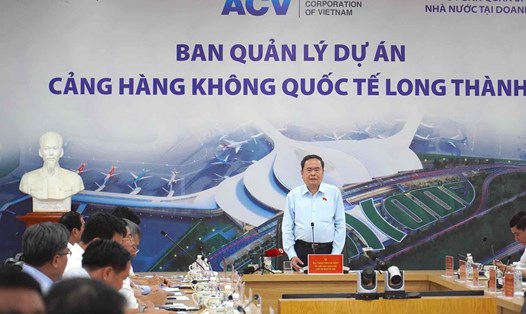 Chủ tịch Quốc hội Trần Thanh Mẫn cùng đoàn công tác Trung ương kiểm tra dự án sân bay Long Thành. Ảnh: HAC