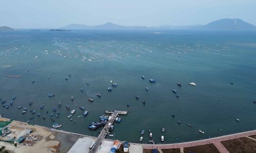 Nhiều nhà đầu tư quan tâm đến việc thực hiện dự án tại Khu kinh tế Vân Phong, Khánh Hòa. Ảnh: Hữu Long