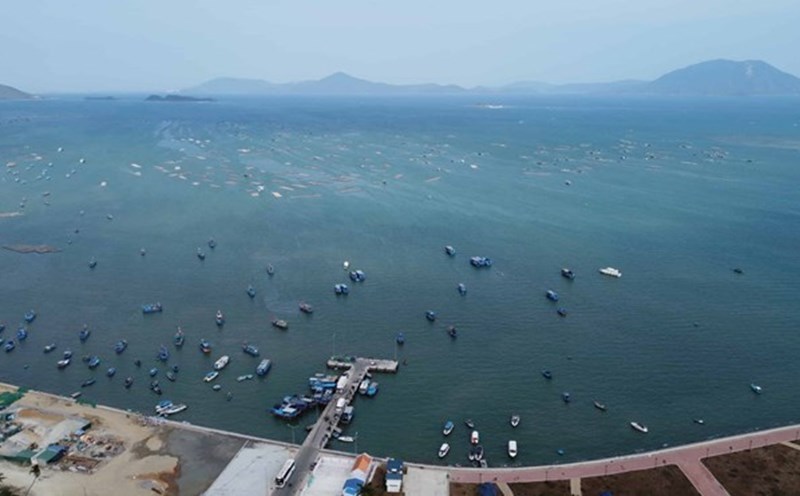 Nhiều nhà đầu tư quan tâm đến việc thực hiện dự án tại Khu kinh tế Vân Phong, Khánh Hòa. Ảnh: Hữu Long