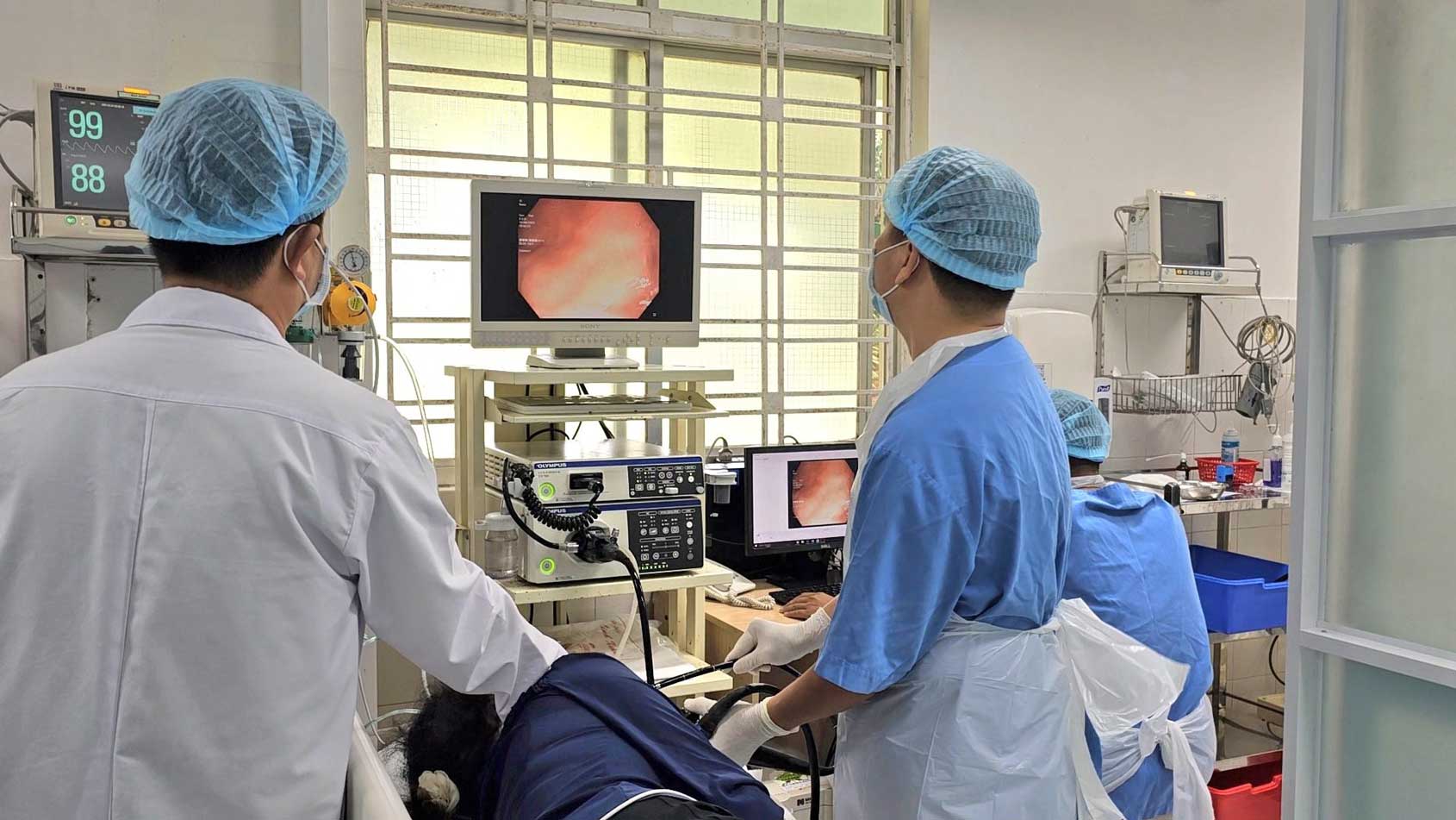 Nữ bệnh nhân 31 tuổi sơ lý nuốt viên thuốc còn nguyên vỏ. Ảnh: Bệnh viện cung cấp