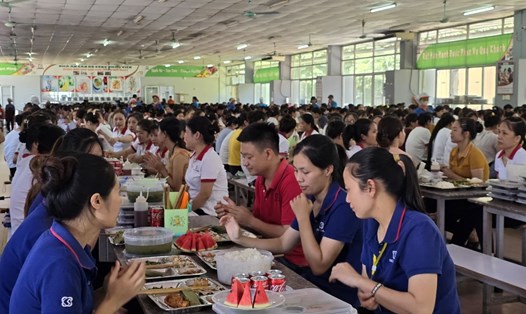 1.500 đoàn viên, công nhân lao động tại Công ty TNHH Great Global International tham dự  Chương trình "Bữa cơm Công đoàn". Ảnh: Nguyễn Trường