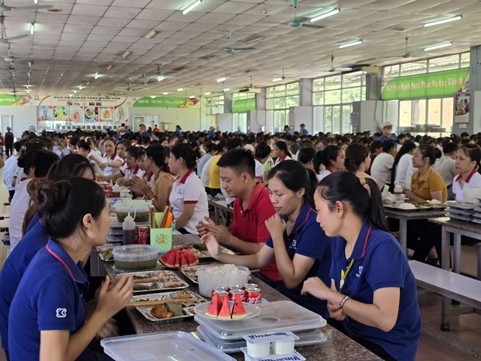 Bữa cơm công đoàn - Kết nối tình thân