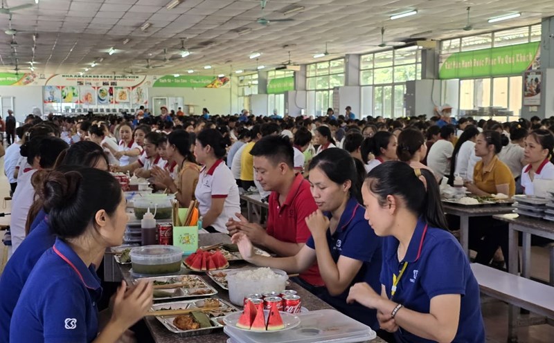 1.500 đoàn viên, công nhân lao động tại Công ty TNHH Great Global International tham dự  Chương trình "Bữa cơm Công đoàn". Ảnh: Nguyễn Trường