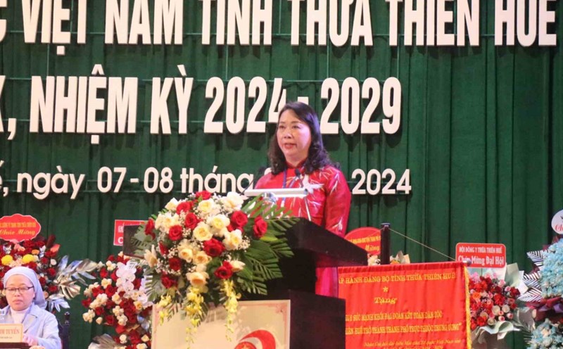 The Congress has negotiated and appointed Mrs. Nguyen Thi Ai Vân, Vice Chairman of the Provincial People's Council, as the Chairman of the Vietnam Fatherland Front Committee of Thua Thien Hue Province, for the term 2024 - 2029. Photo: N. Quoc.