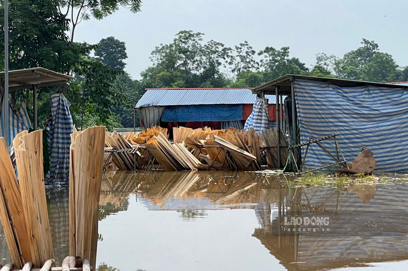 Residents of Yen Binh District, Yen Bai Province suffered heavy losses after Thac Ba Hydropower Plant released water. Photo: Dinh Dai