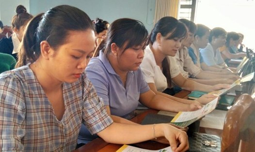 Công đoàn tỉnh Lâm Đồng tổ chức tuyên truyền, phổ biến pháp luật về giao thông đường bộ cho hơn 100 đoàn viên, người lao động. Ảnh: ĐỨC LÂM