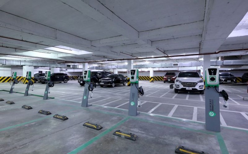 Quy định chung cư hạng nhất phải có trạm sạc điện cho xe ôtô điện hoàn toàn phù hợp với xu hướng phát triển bền vững. Ảnh: Diệu An