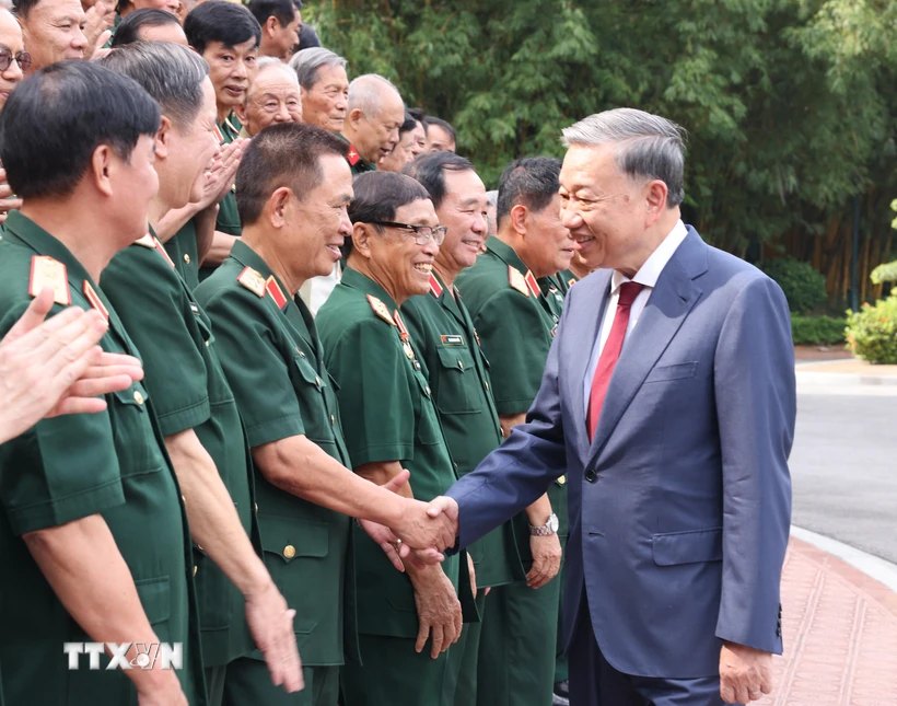 Tổng Bí thư, Chủ tịch nước Tô Lâm gặp mặt cựu chiến binh Sư đoàn 308. Ảnh: Lâm Khánh/TTXVN