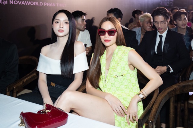 Hồ Ngọc Hà và Hương Giang. Ảnh: NSCC.