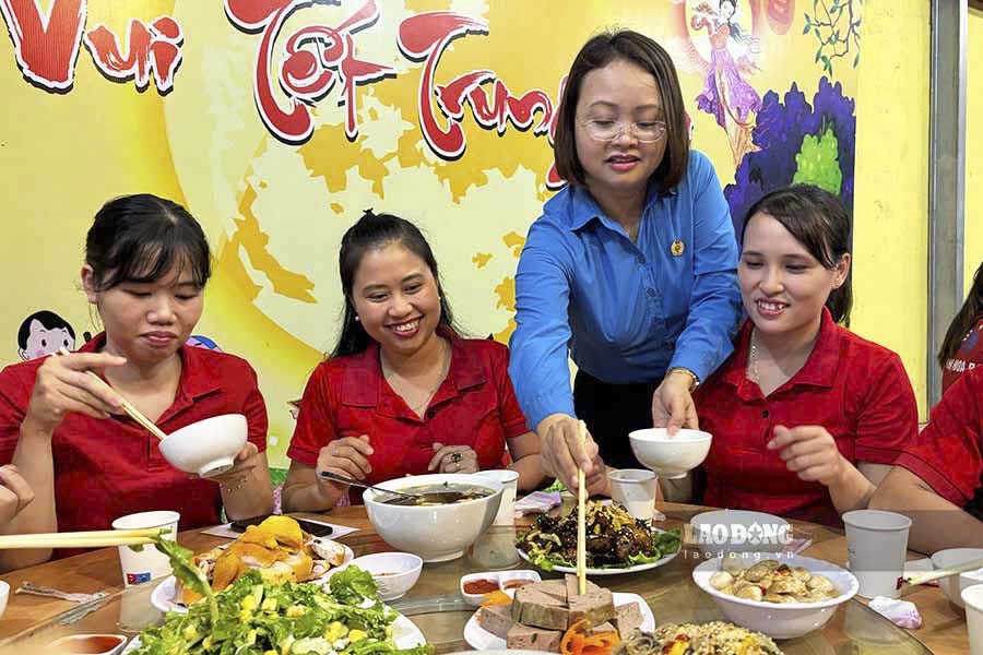 Bà Trần Thị Thu Hằng - Chủ tịch Công đoàn Viên chức tỉnh Điện Biên cho biết, chương trình để chào mừng Kỷ niệm 95 năm Ngày thành lập Công đoàn Việt Nam và 26 năm Ngày thành lập Công đoàn Viên chức tỉnh Điện Biên.