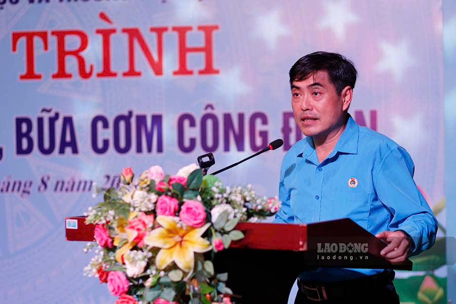 Mr. Tan Minh Long - Chairman of the Provincial Labor Union of Dien Bien said, when organizing the meal, it will create a warm atmosphere for the company's leaders, trade unions to encourage, share, and grasp the thoughts and feelings of laborers. From there, create a sense of unity and closeness between union members, laborers, and the company, the trade union." class=