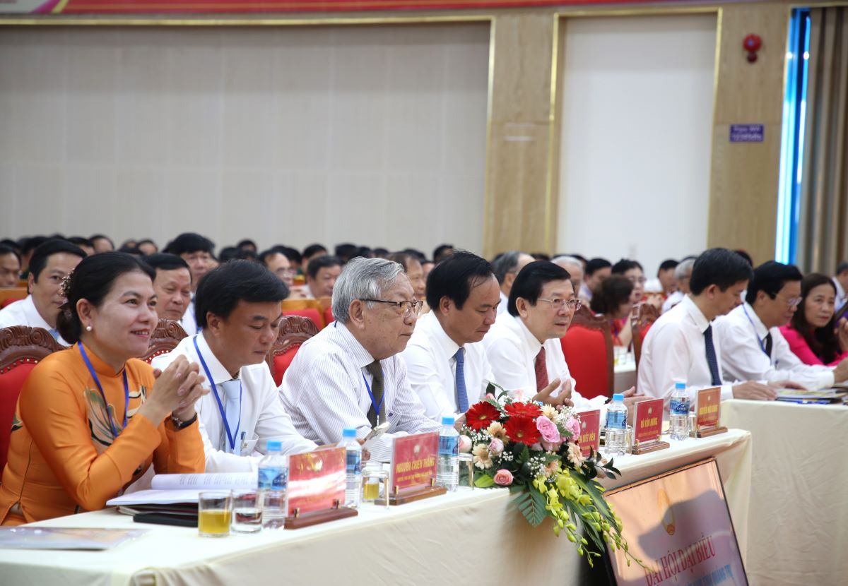 Central and local leaders attend the meeting. Photo: Hung Tho.