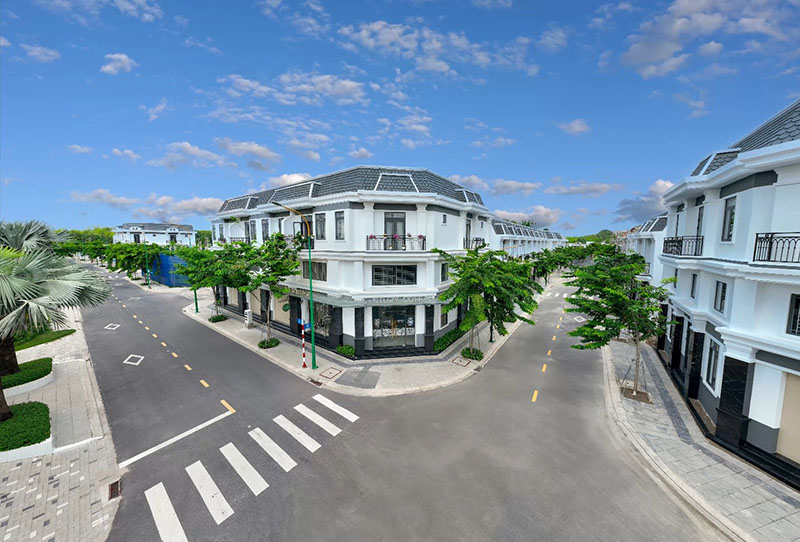 The infrastructure, landscape, and many rows of houses at Richland Residence have been completed meticulously, allowing customers to receive their houses immediately. Photo: Kim Oanh Group