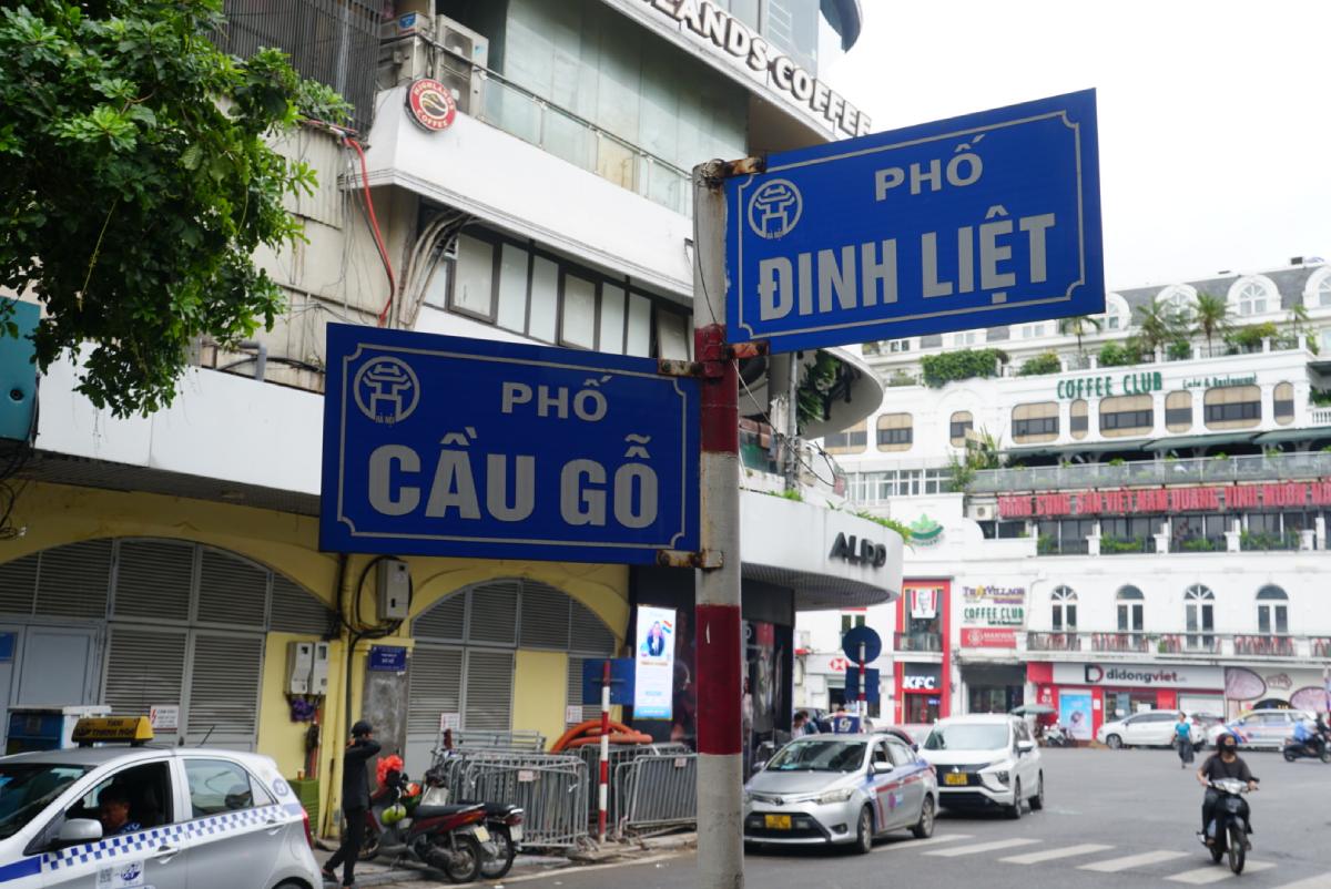 Many streets in Hanoi's Old Quarter area will be equipped with QR codes. Photo: Cong Hoa