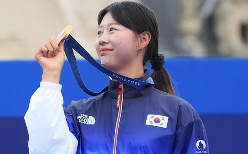 Lim Si-hyeon giành huy chương vàng ở 3 nội dung bắn cung tại Olympic 2024. Ảnh: News1
