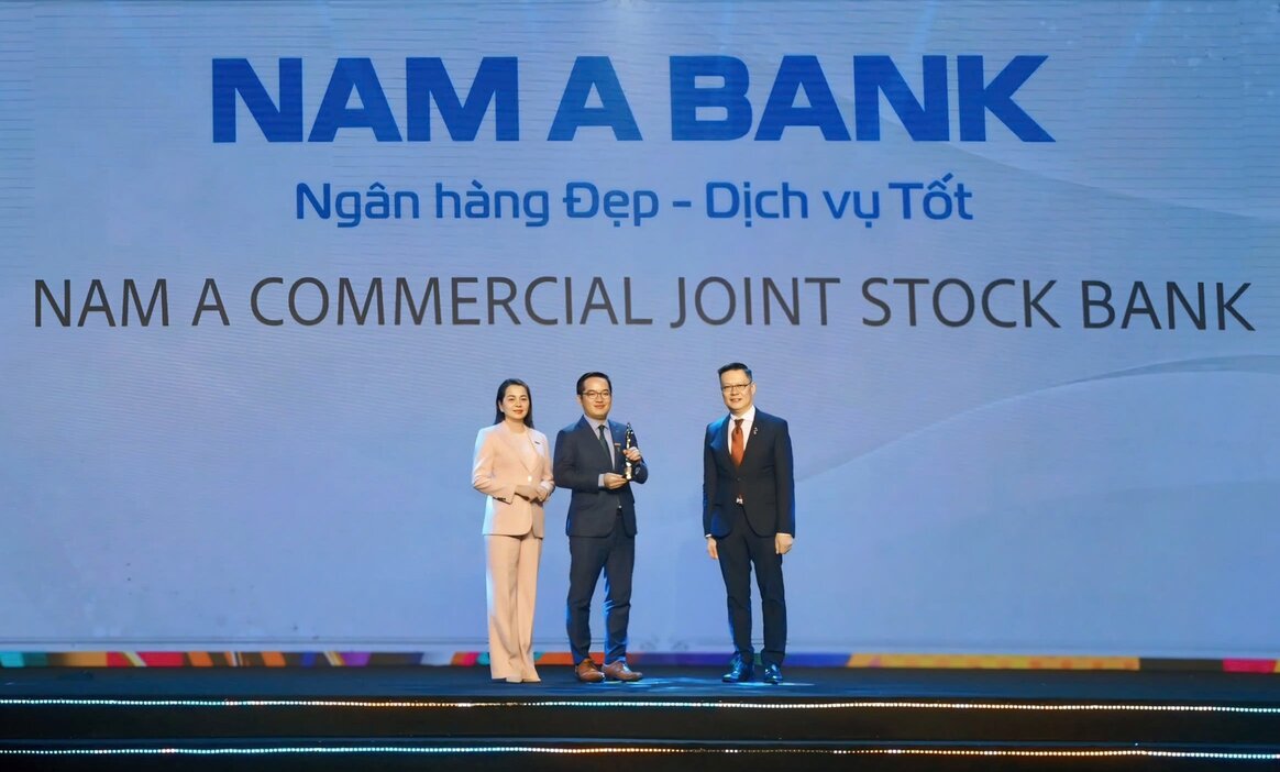 Nam A Bank receives the award 